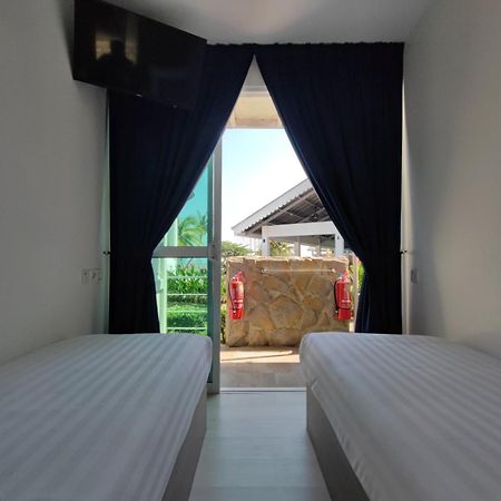 Solesor Kampong Beach Resort Port Dickson Exteriör bild