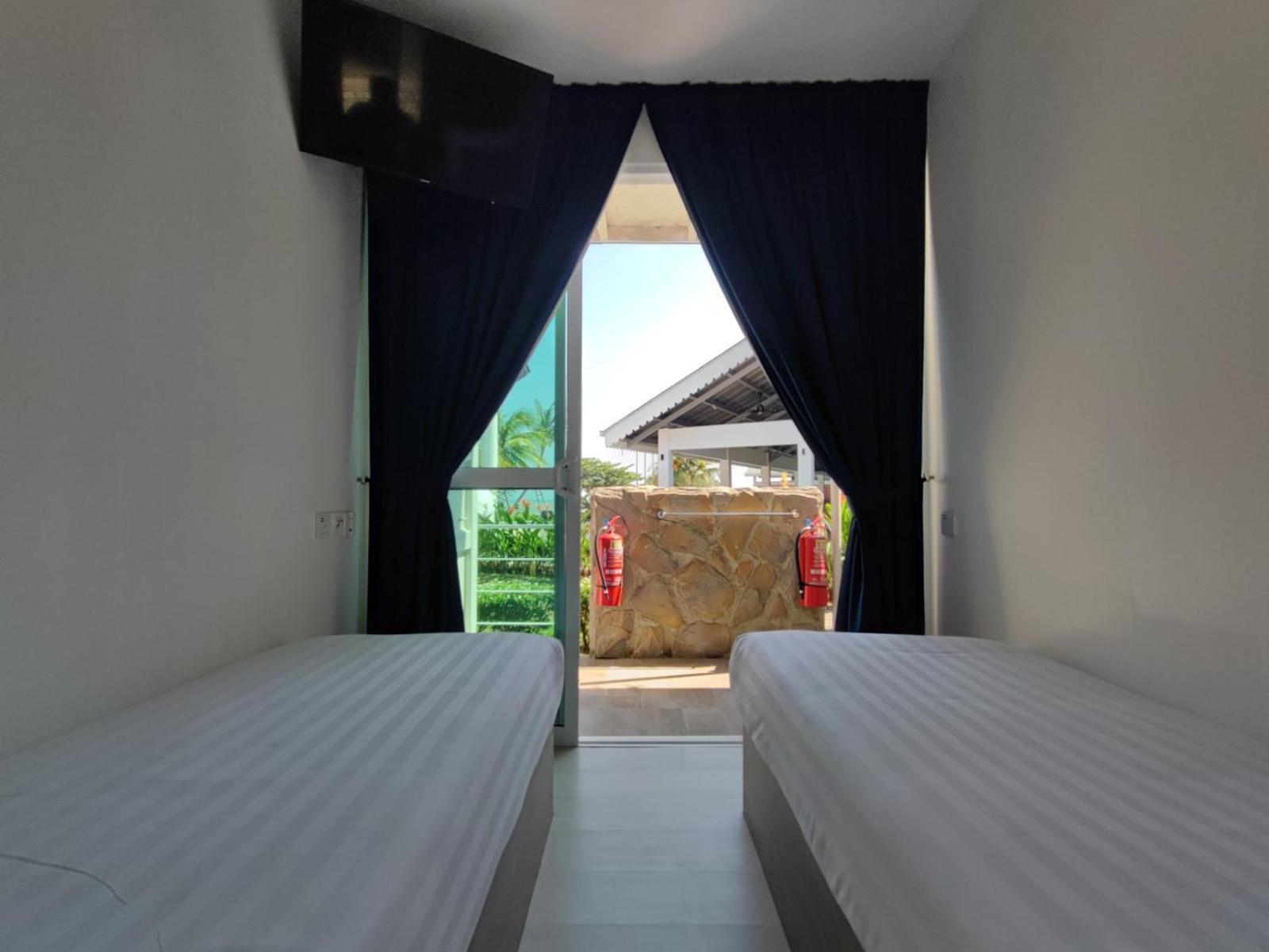 Solesor Kampong Beach Resort Port Dickson Exteriör bild