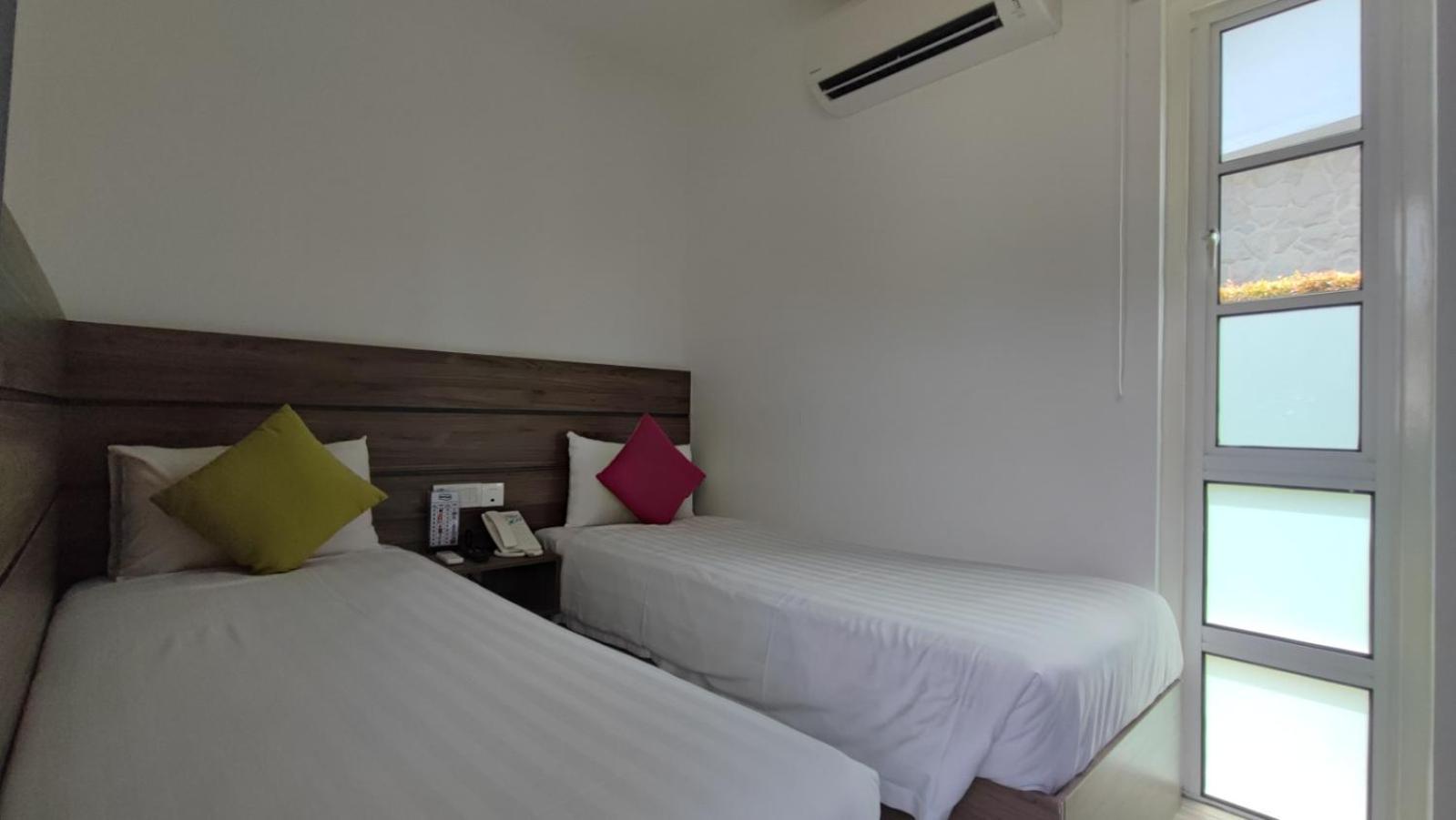 Solesor Kampong Beach Resort Port Dickson Exteriör bild