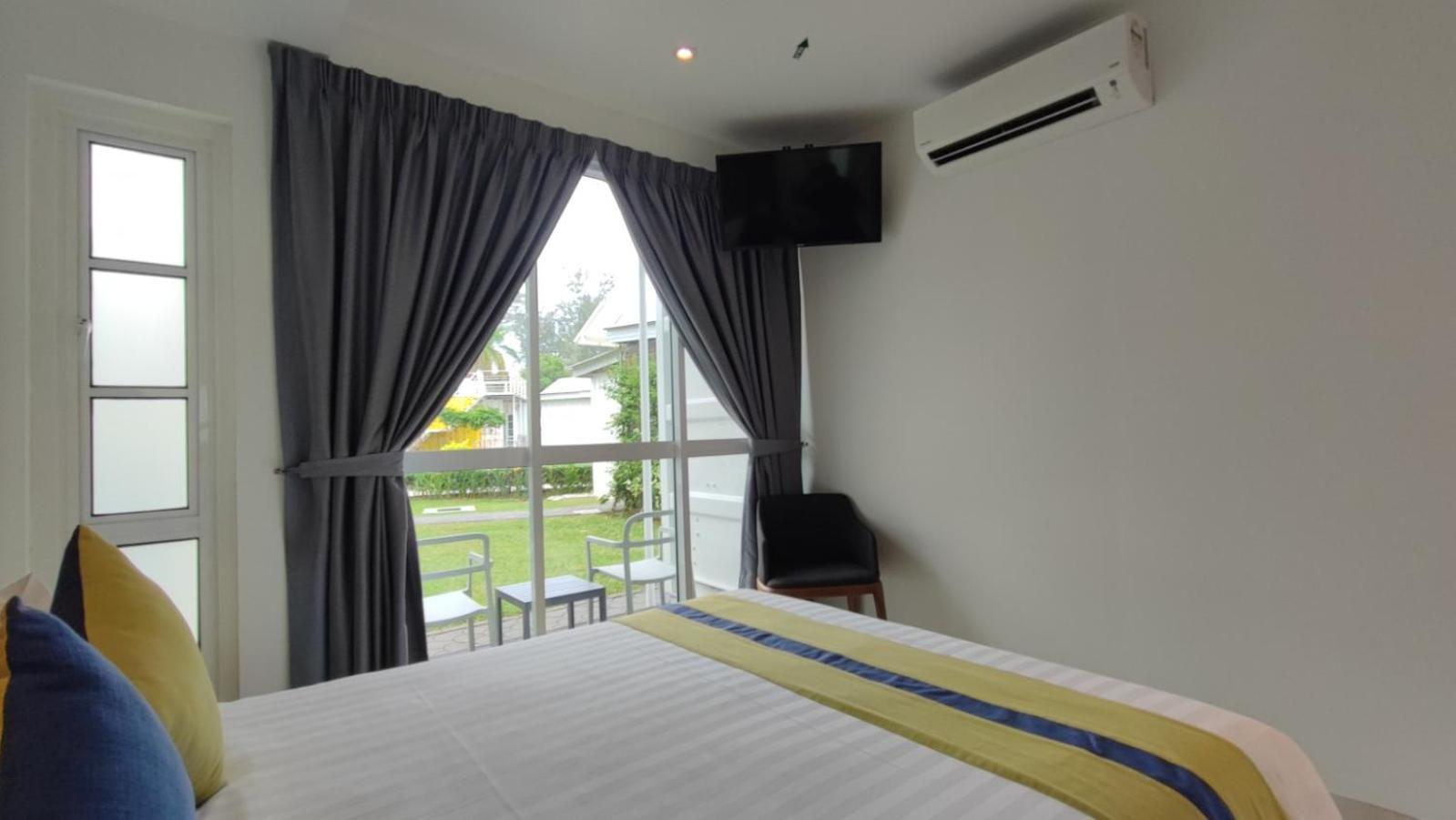 Solesor Kampong Beach Resort Port Dickson Exteriör bild